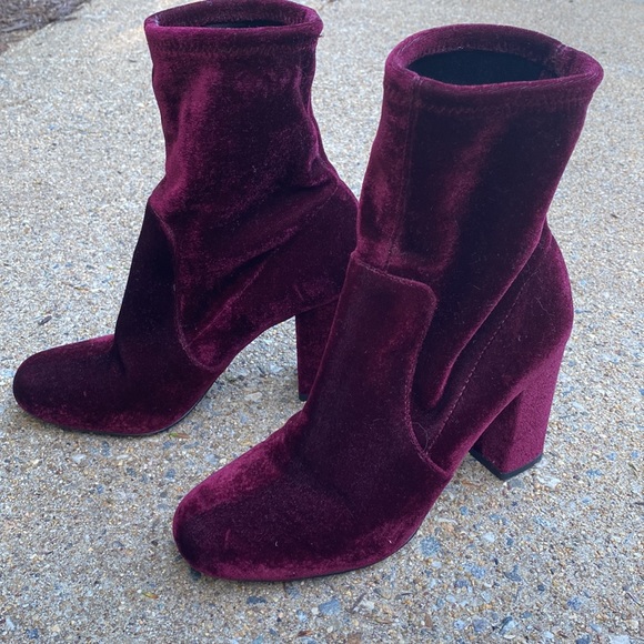 Vintage 1990’s Lord and Taylor Red Velvet Ankle Boots - Picture 7 of 10